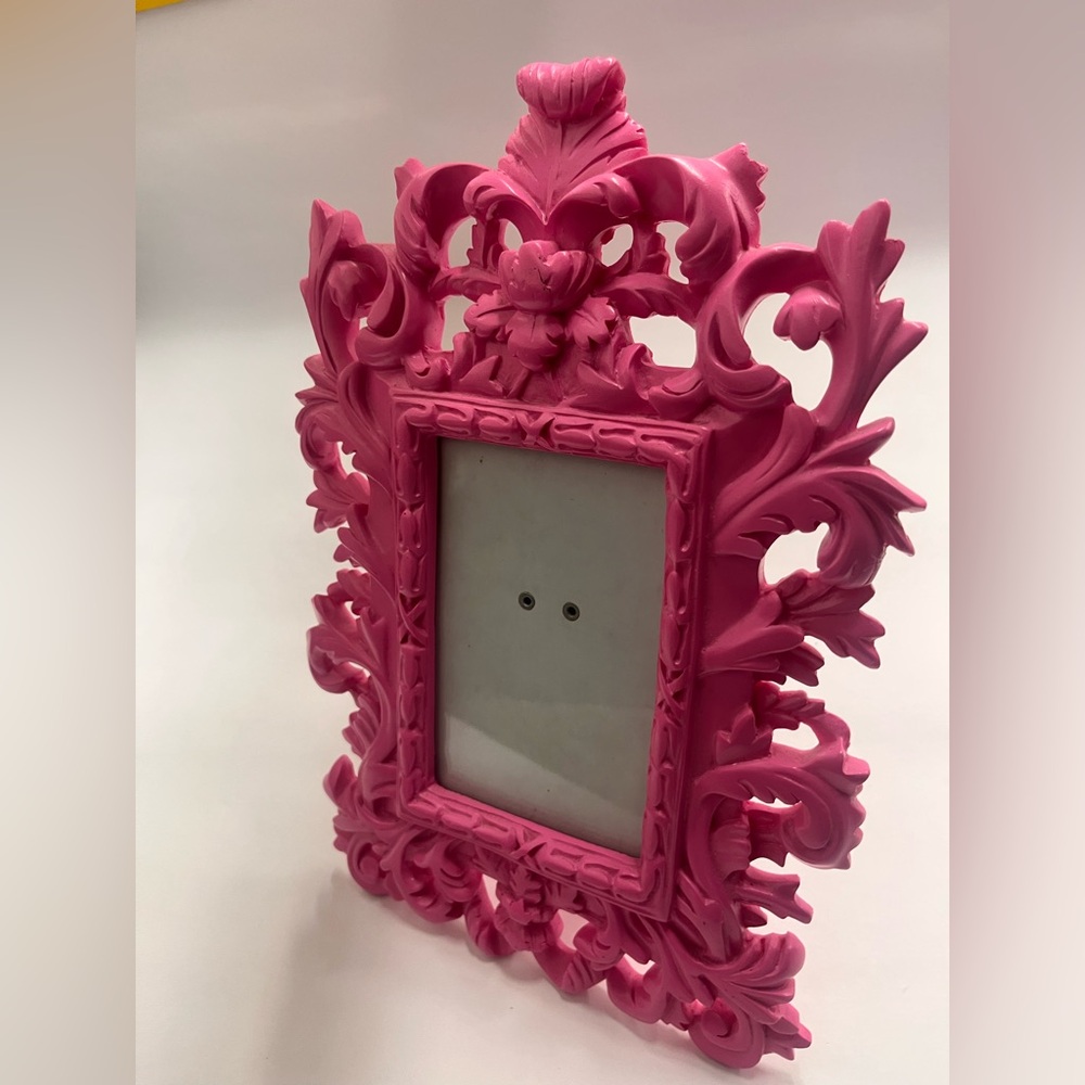 Hot Pink baroque-style picture frame for 4 x 6 picture